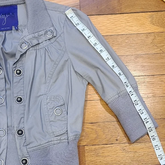 Gray Snap Up Button Blazer - Picture 6 of 8